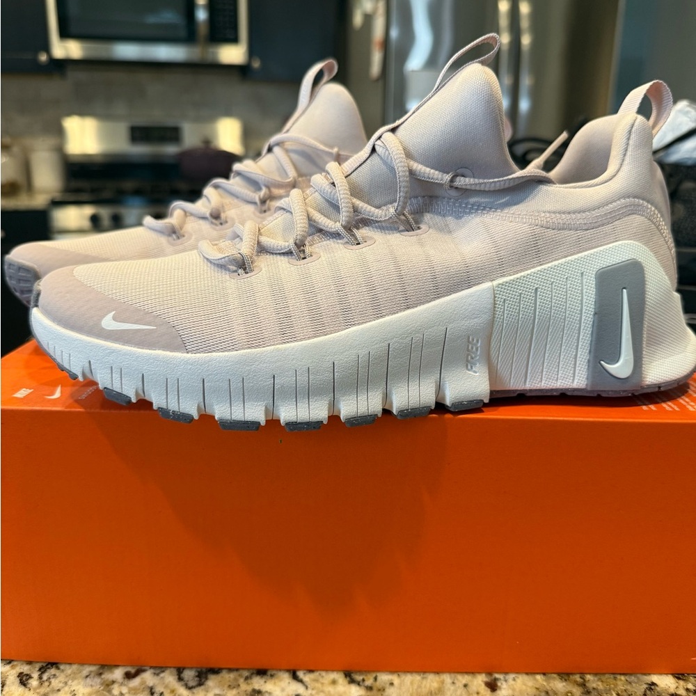 Nike Platinum Violet Metcon 6 Sneakers